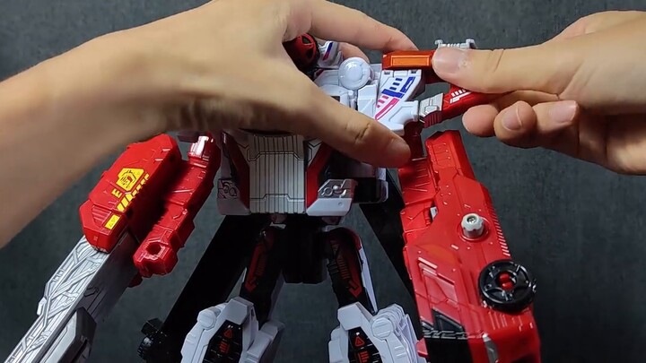 Fire truck + lion's enhanced combination Explosion Sentai Runner DX Runner Lion rescues Runner robot