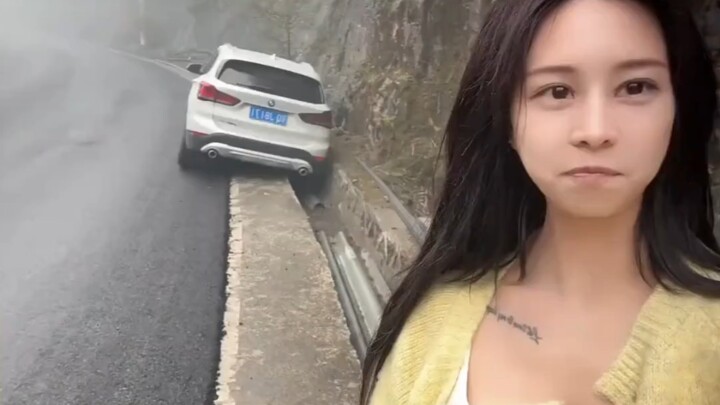 الورشة الصغيرة تقطع المواد بقوة