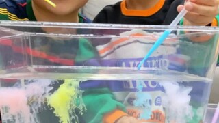 过期的牛奶倒掉太可惜了，跟我一起玩牛奶彩虹雨吧