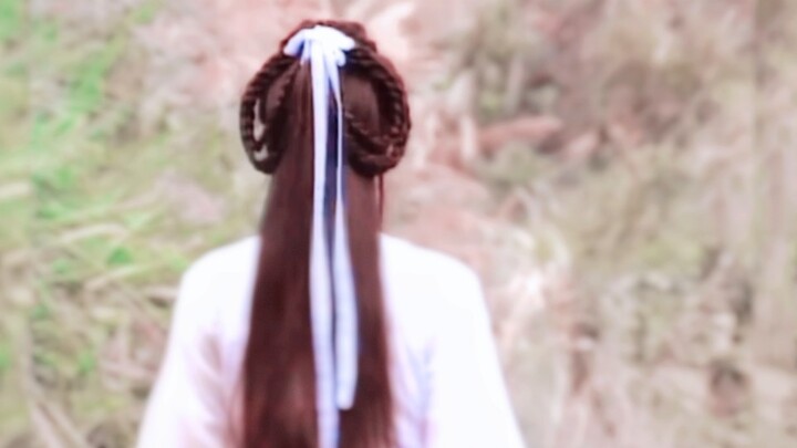 ตอนเด็กๆ ฉันไม่เข้าใจว่าทำไมพระเอก ที่เป็นไอ้ขี้แยและอ่อนแอ ถึงกล้าดูถูกนางเอกที่สวยงามและเหมือนนางฟ
