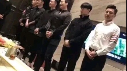 คดีจริง: มหาเศรษฐินีเปิดรับสมัครพริตตี้บอย ชายผู้มาสมัครถูกไล่ออกภายในไม่ถึง 30 วินาที แต่ความจริงกล