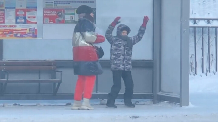 Trying to Warm Up When It's -35°C in Novosibirsk