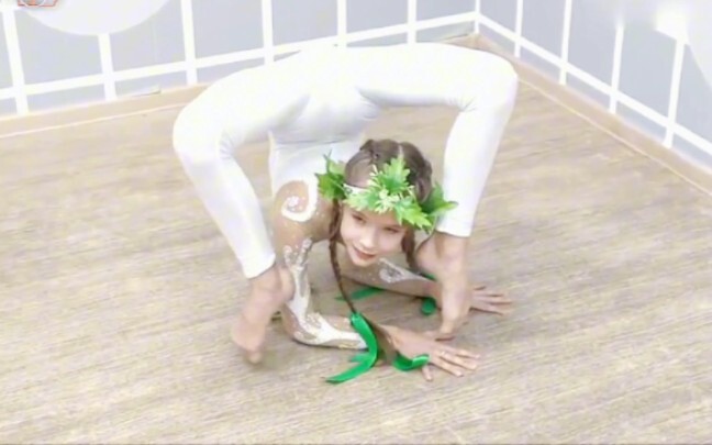 Vlada Hamidulina, crowned with laurels, showcases her graceful jujutsu flexibility act