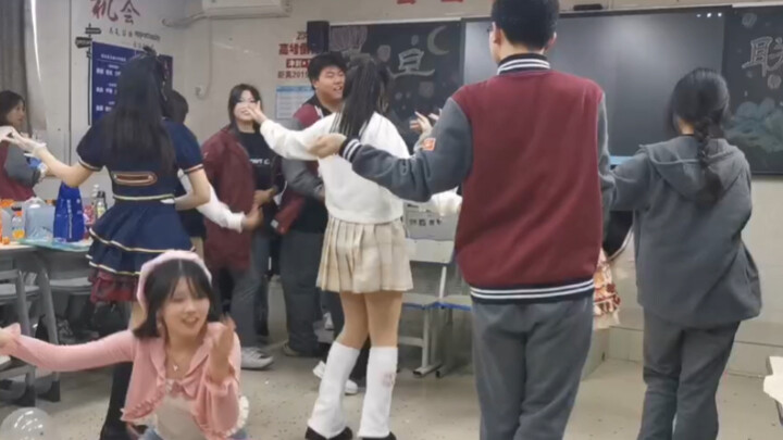 学校有随机宅舞？up挑战一跳到底！原来这就是文科重点班