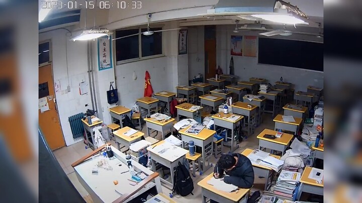 我们学校6:10来教室都得去外面站着，别问，问就是来晚了