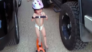 CUTE BABIES and TODDLERS Falling down Compilation - KIDS and BABIES อย่างดีที่สุด!