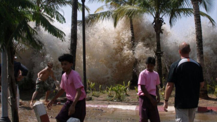 ภาพจริงเหตุการณ์สึนามิครั้งใหญ่ในมหาสมุทรอินเดียปี 2004 คลื่นยักษ์สูงกว่า 30 เมตร ผู้เสียชีวิตและสูญ
