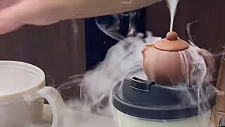 اشتريت شاي الحليب لمجموعة الشاي الصغيرة...