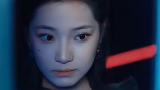 Dia kakak tiriku tujuh tahun lebih tua, di malam suamiku mengkhianatiku