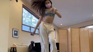 14-year-old dances to Itzy In the Morning | Liuliu is so suai! (Photo taken on 12/13/21)