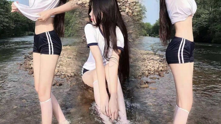 Why do girls look sexy when they tie a belt around their thighs?