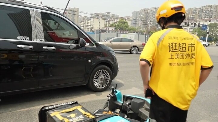 外卖小哥：我现在单子都不做了，我就要处理这件事情
