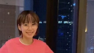 Rahasia gadis cantik yang mengangkat celananya