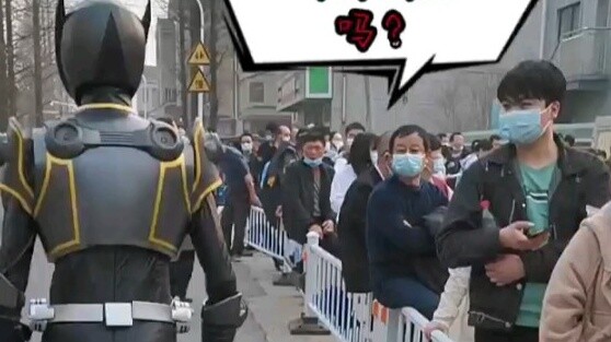 With 1,000 likes, I wore it and went to the Public Security Bureau to deliver masks.