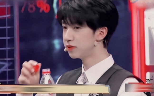 He Junlin | Help... Help... me!!! Cutness, open the door for cuteness! Moms and fans, come quick—get