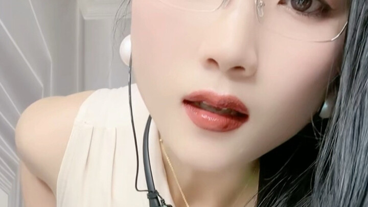 Người đẹp lạnh lùng (quần jean)