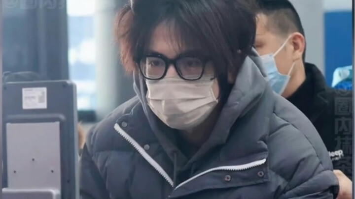 【Zhang Linghe: Aku biasanya cuma santai aja, langsung lewat】