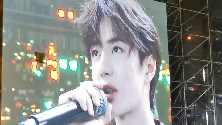 【Vương Nhất Bác】- Vương “ngọt ngào” vô song, mỗi khi anh cười là không khí cũng ngập tràn vị ngọt