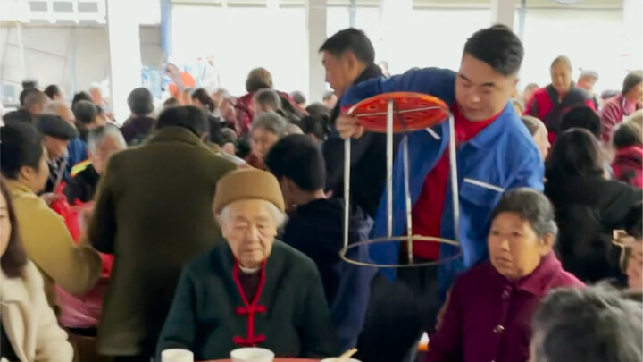 Youngsters freeload at drinking parties.