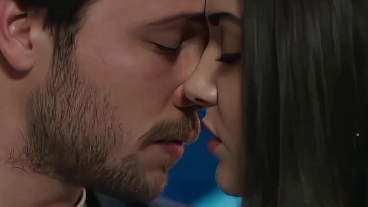 hande ercel romantic scene