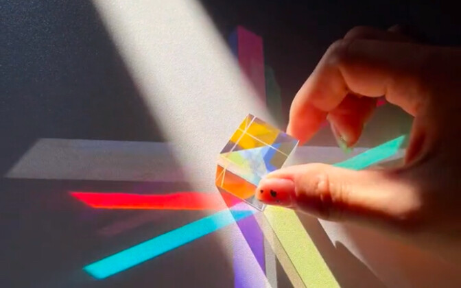 Mendekat kepada cahaya, mengikuti cahaya, menjadi cahaya, dan memancarkan cahaya.