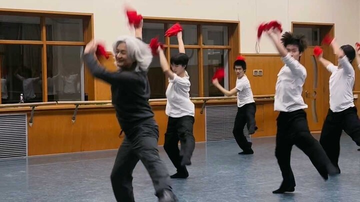 Immersive experience in the class of 67-year-old Professor Gao at the Beijing Dance Academy