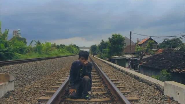 Iklan Djarum 76 - Jin Jalur Kereta Api
