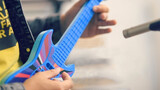[Âm nhạc]Sử dụng đàn ukulele đồ chơi để chơi<猪八戒背媳妇>