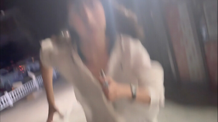 فتاة هادئة وخجولة ومنطوية وتعاني من رهاب المجتمع