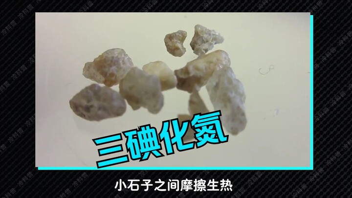 “Nitơ triiodua” là gì? Chỉ cần khẽ quệt chiếc lông gà lên giấy lọc, một hiện tượng thú vị lập tức xu