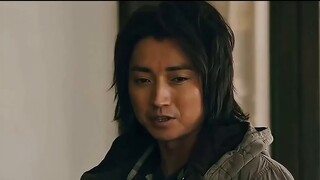 Ada kalkulator khusus di atas menara. Pemain pertama yang meraihnya dapat memasukkan angka apa pun s