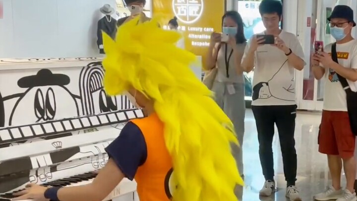 Pertunjukan jalanan Kakarot secara bertahap menarik perhatian Anda
