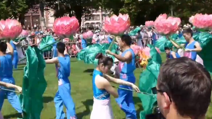 Switzerland: Lotus turns into dragon and amazes foreigners! Zhejiang Huxing Changxing Baiyelong fore