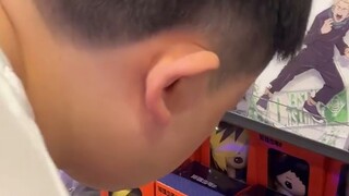 Điều đầu tiên bạn làm khi đến Thượng Hải là mua một chiếc khóa màu xanh!