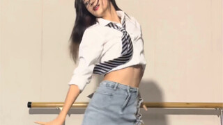 【CZ】Nữ sinh trung học 180cm trang bìa tạp chí Hot Issue｜Bắt chước cú sút thẳng triệu đô của Soojin