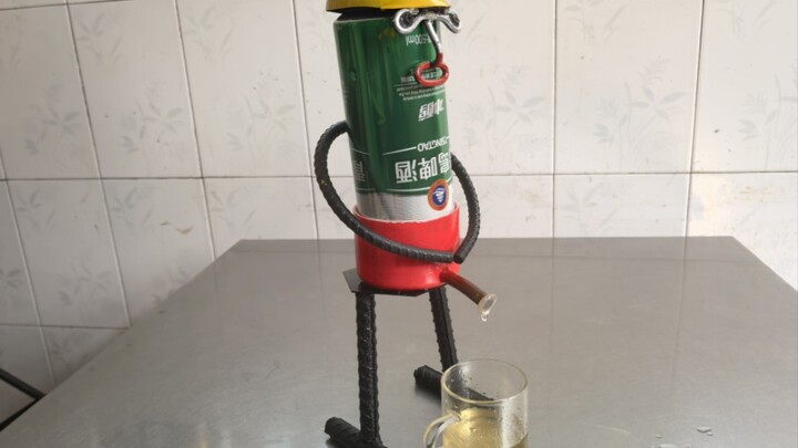 Dụng cụ lấy rượu sáng tạo, giúp hương vị đậm đà hơn khi thưởng thức.