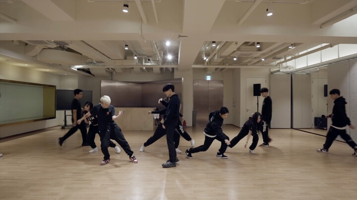 Lee Taemin's "IDEA: Ideal" practice room