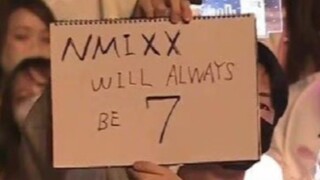 Hôm nay, khán giả tại lễ trao giải AAA xuất hiện dòng chữ "NMIXX SẼ LUÔN LÀ 7"