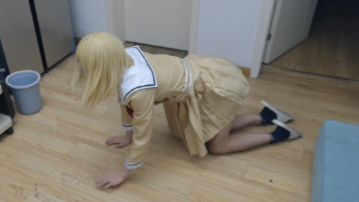 Tôi đã tham gia cuộc thi Triangle Hatsune Dog Crawling