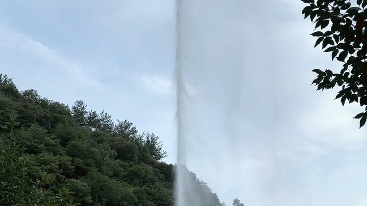 No matter the time or the scenic spot, the "shouting spring" is always an irresistible catnip for vo