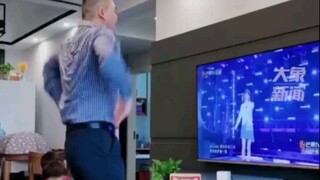 王心凌再次唱跳《爱你》，中年男粉丝们花式追看！