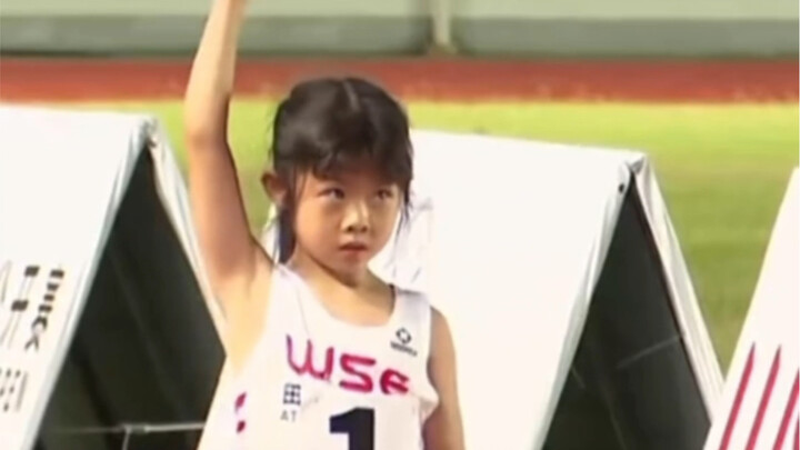 Em gái mẫu giáo chạy 800m trong 3 phút 11 giây