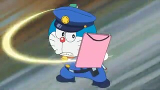 Doraemon giant adalah polisi?