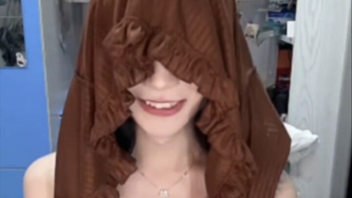 Xiao Lanhua was punished by Uncle Li Shuai by covering her face and jumping on a wild motorcycle. It