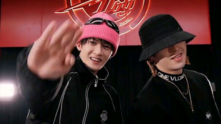 Tan Bao dan Wa Ge bersama! Aku hanya bisa menemukan kenyamanan dalam tarian suamiku! [Tan Jianci]