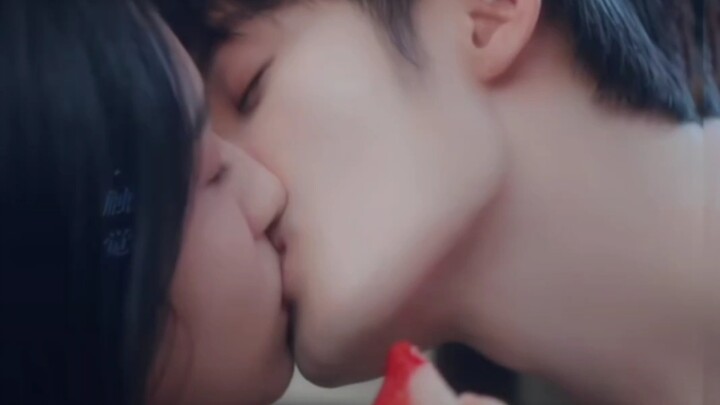 Strawberry kiss! So gentle, I can't be the heroine, I want to be a strawberry