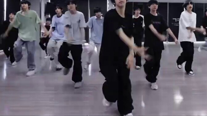 ولدت من أجل المسرح، طالما أنه واقف هناك فهو كالإبرة السحرية التي تثبت الأمور، ACE هو الخيار الوحيد.