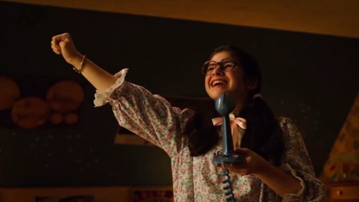 "Turn around~" is engraved in her DNA. Suzy is so cute! I hope she will have more roles in the next 