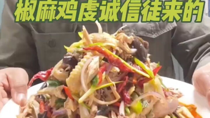 لم أكن أتوقع أن دجاج جياوما سيحظى بمثل هؤلاء المُعَبِّدين المخلصين (cr: @العم الغبي الذي يجيد صنع دج