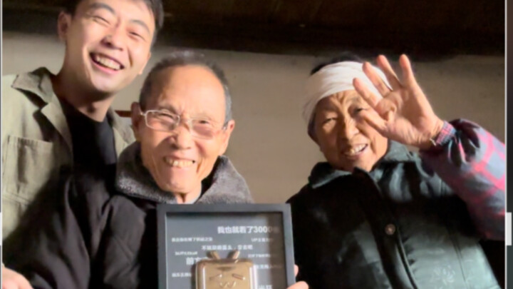 Tôi chưa từng khiến họ tự hào, nhưng họ vẫn luôn coi tôi như báu vật. Cảm ơn ông bà và cả gia đình đ